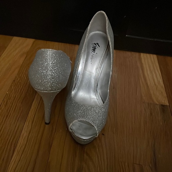 Glitter sparkly silver pumps - Picture 1 of 3